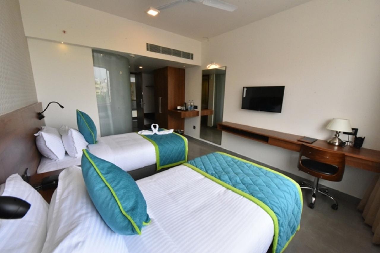วิวิด เดอะ บูทิก โฮเต็ล Hotel Tiruchirappalli ภายนอก รูปภาพ