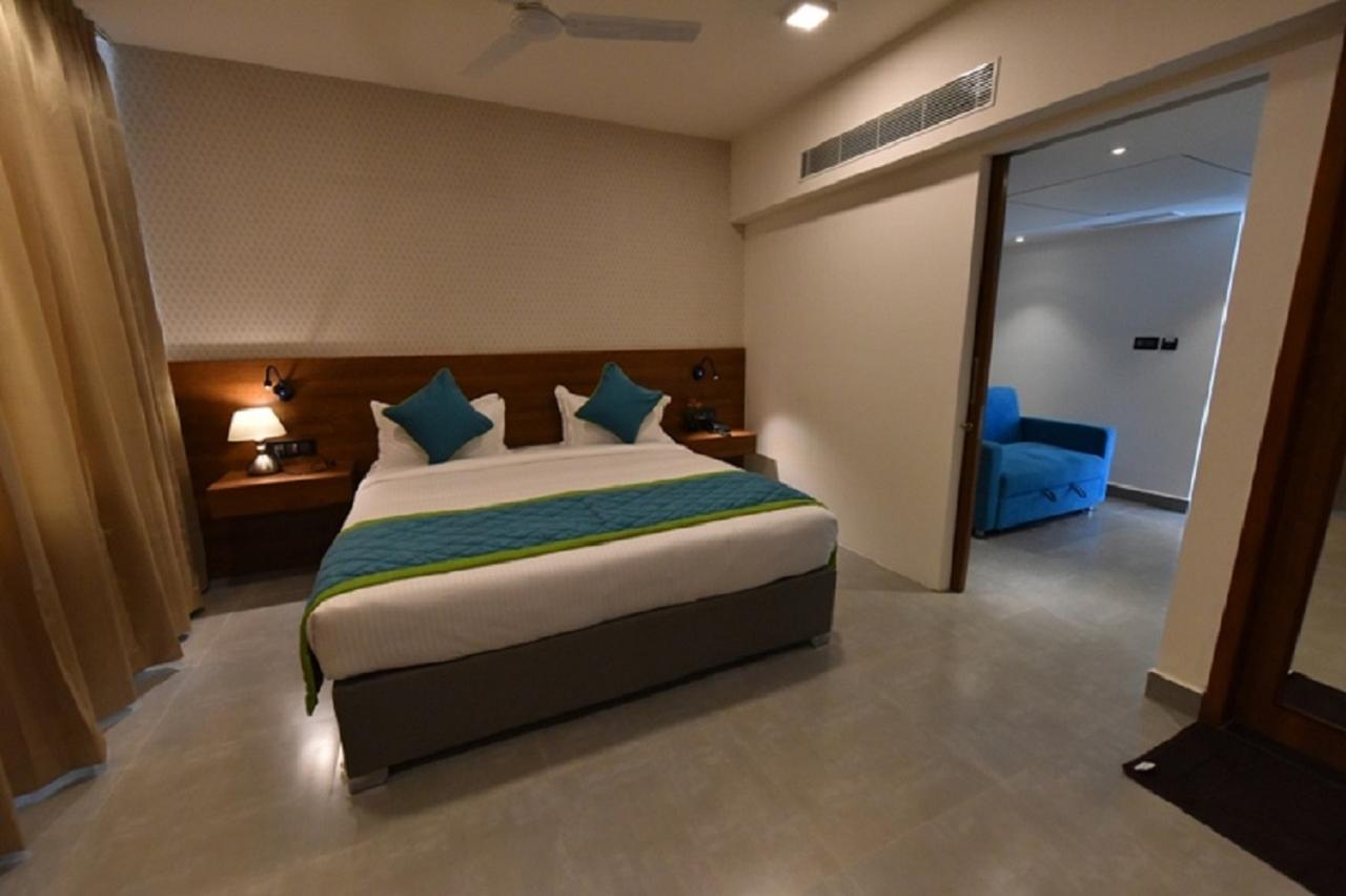 วิวิด เดอะ บูทิก โฮเต็ล Hotel Tiruchirappalli ภายนอก รูปภาพ