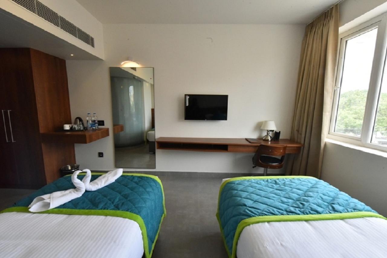 วิวิด เดอะ บูทิก โฮเต็ล Hotel Tiruchirappalli ภายนอก รูปภาพ