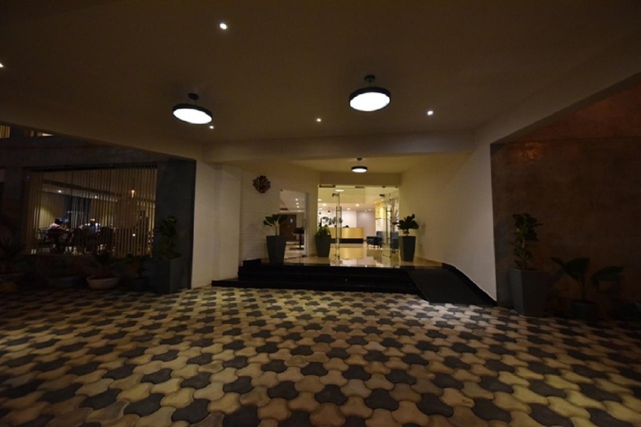 วิวิด เดอะ บูทิก โฮเต็ล Hotel Tiruchirappalli ภายนอก รูปภาพ