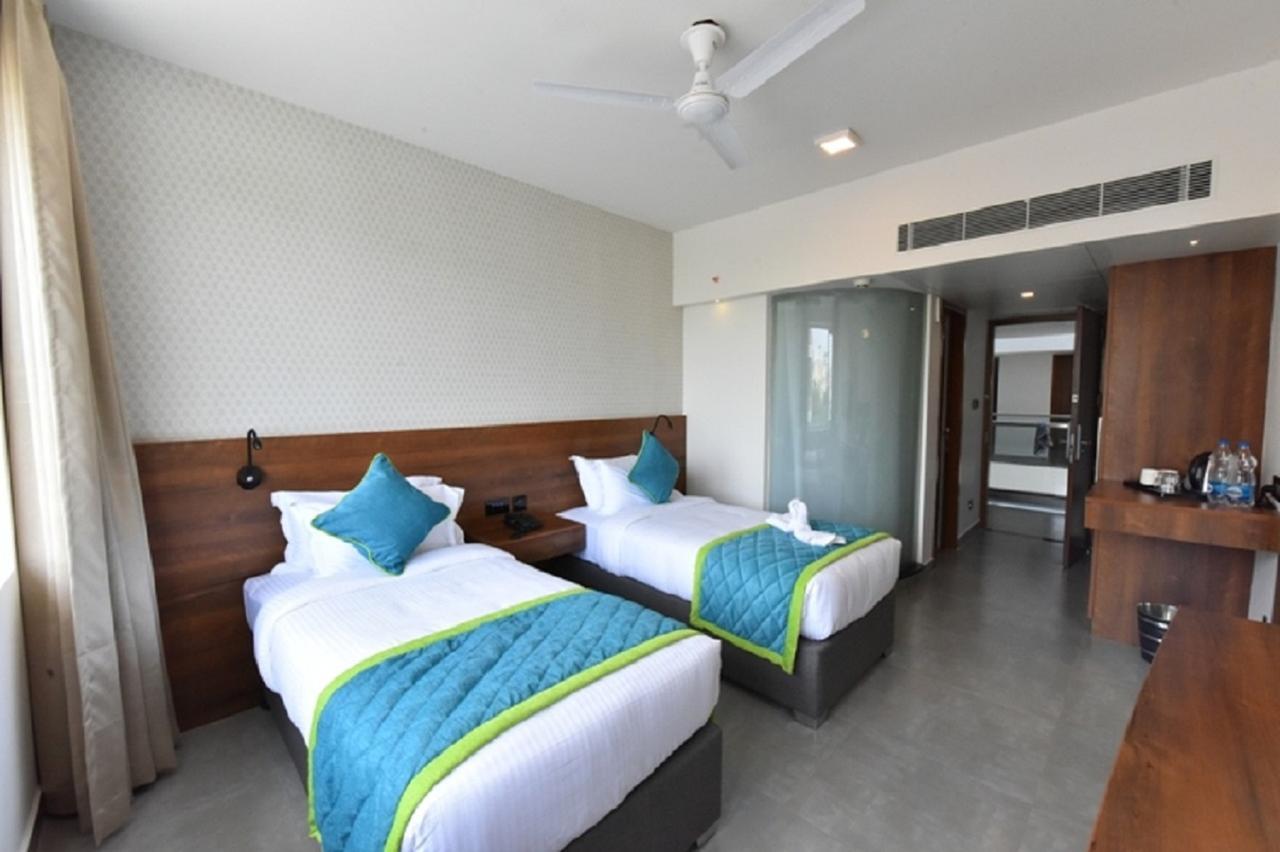 วิวิด เดอะ บูทิก โฮเต็ล Hotel Tiruchirappalli ภายนอก รูปภาพ